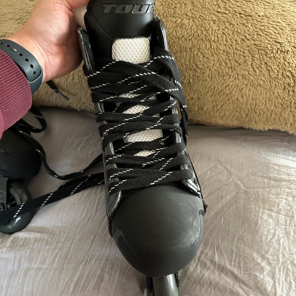 Tour Inline Skates with Green Accents - Picture 7 of 10